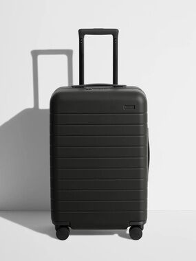 Away Bigger Carry-On with USB charger Jet Black